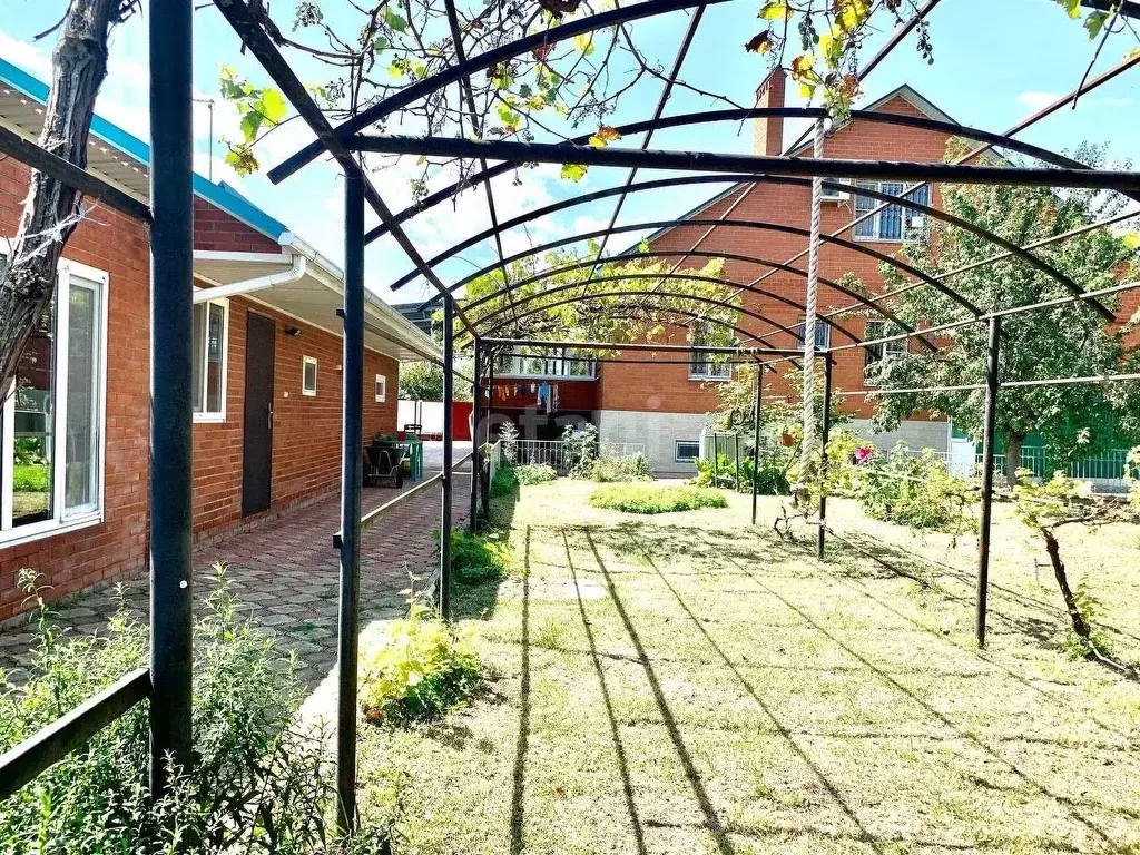 Дом в Краснодарский край, Кореновск  (308 м) - Фото 1
