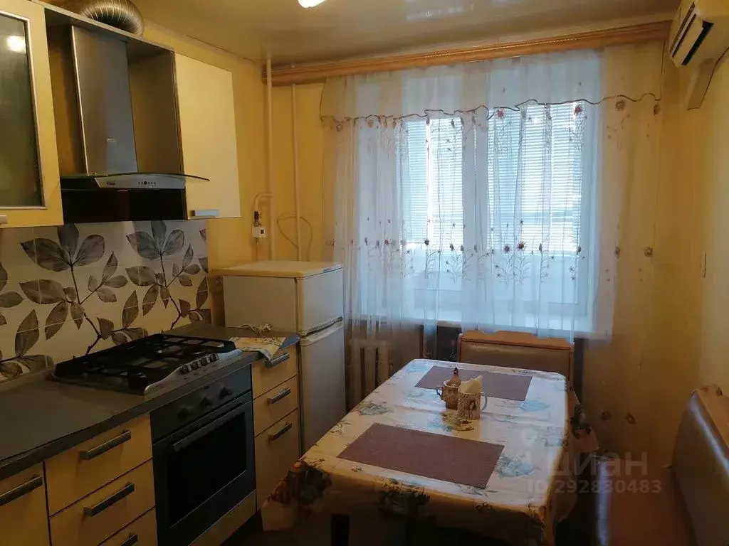 2-к кв. Волгоградская область, Камышин ул. Базарова, 160 (54.0 м) - Фото 0