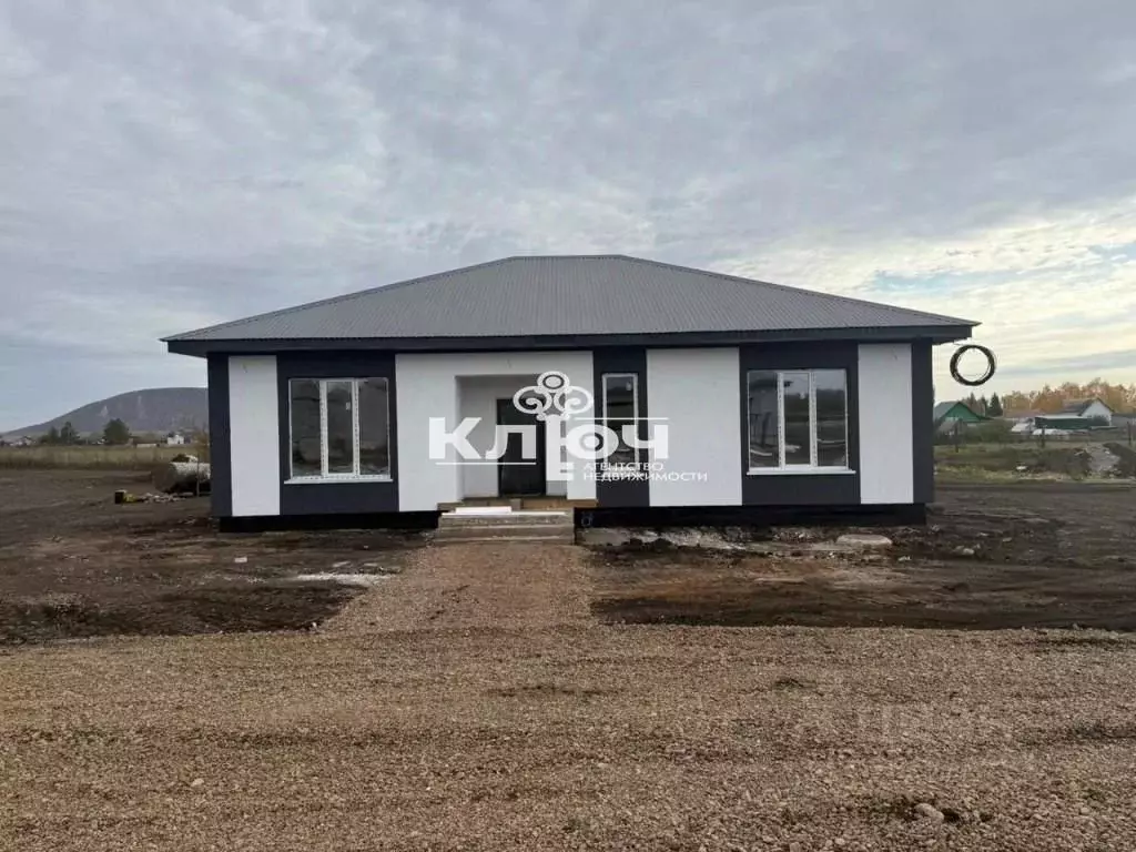 Дом в Башкортостан, Стерлитамакский район, Красноярский сельсовет, с. ... - Фото 1