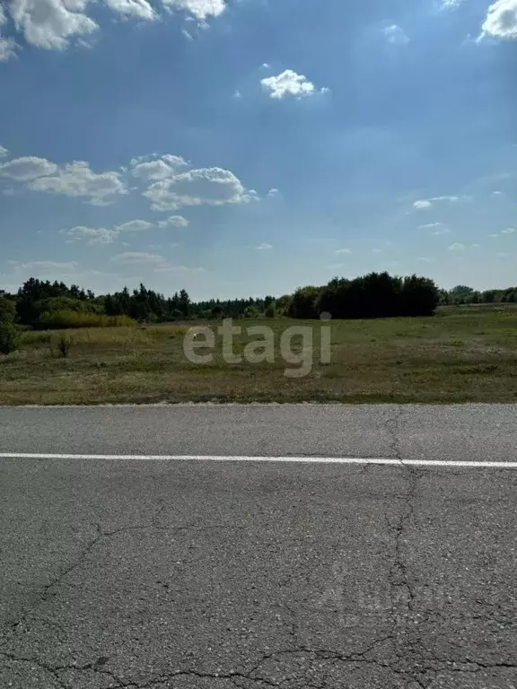 Участок в Белгородская область, Старооскольский городской округ, с. ... - Фото 1