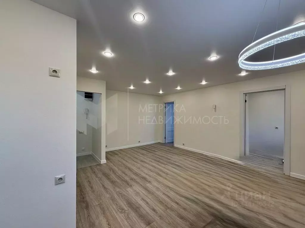 2-к кв. Тюменская область, Тюмень ул. Республики, 174 (42.3 м) - Фото 1
