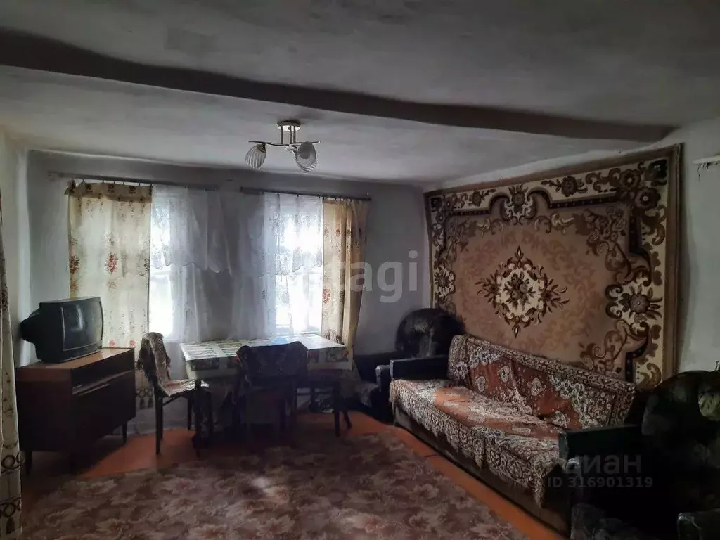 Дом в Белгородская область, Валуйки ул. Чернышевского, 24 (50 м) - Фото 0