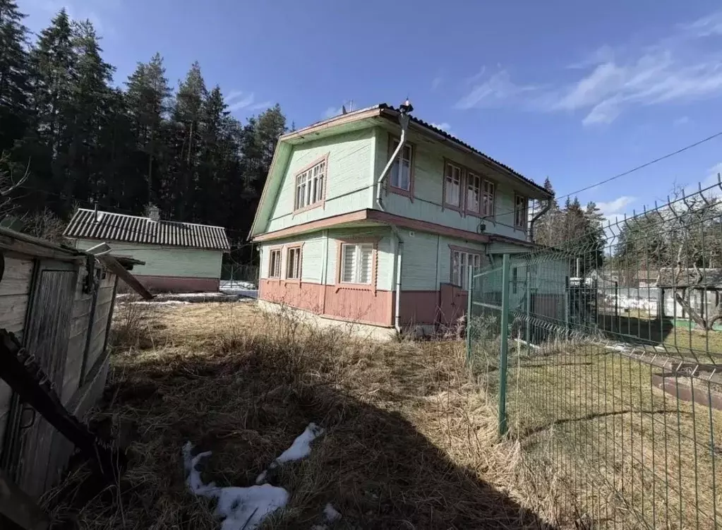 Дом в Ленинградская область, Выборгский район, Рощинское городское ... - Фото 1