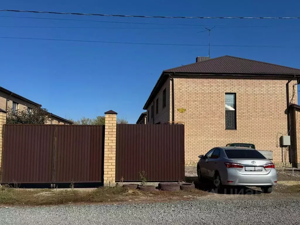 Таунхаус в Оренбургская область, Оренбургский район, с. Нежинка ул. ... - Фото 1