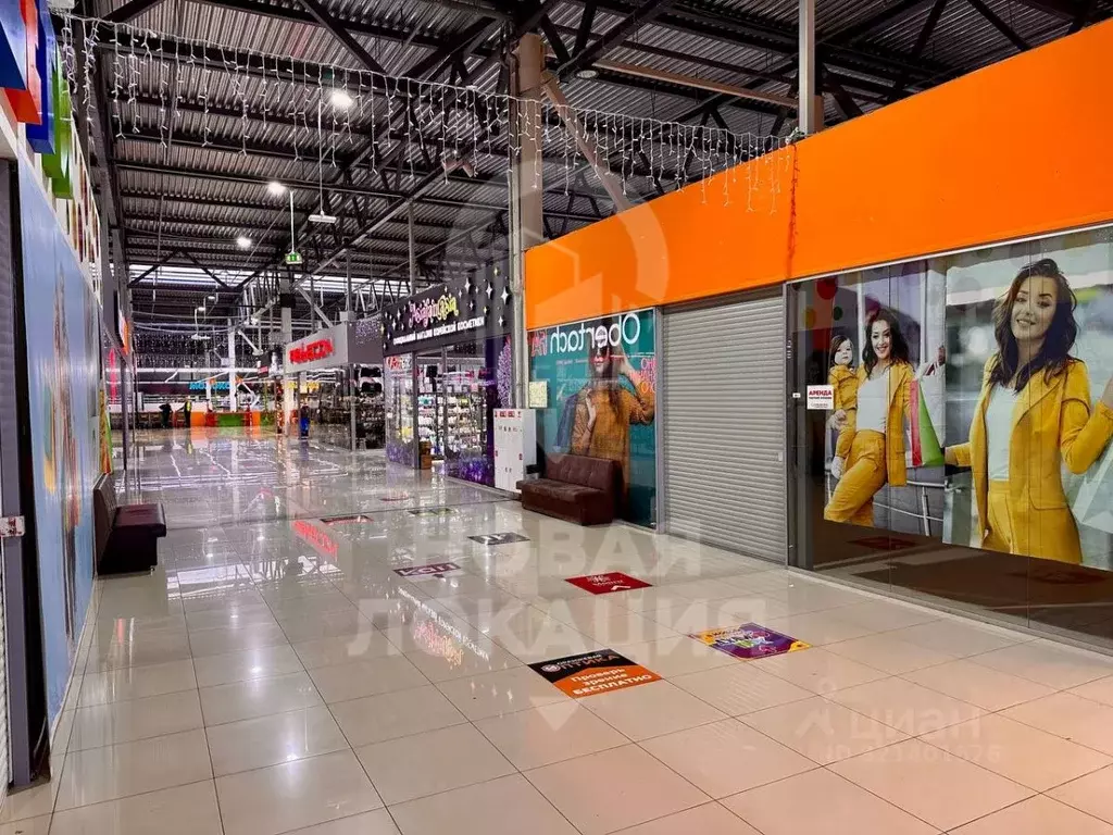 Торговая площадь в Омская область, Омск просп. Комарова, 13В (350 м) - Фото 0