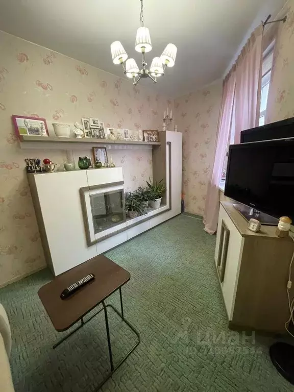 Комната Санкт-Петербург 14-я Васильевского острова линия, 23 (31.3 м) - Фото 1