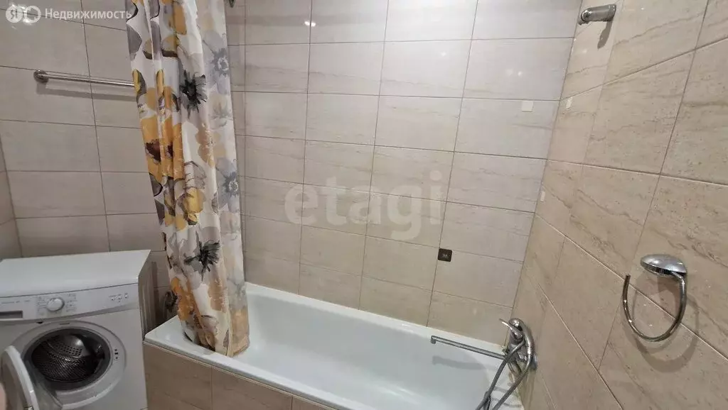3-комнатная квартира: Калининград, Артиллерийская улица, 58 (81.4 м) - Фото 1
