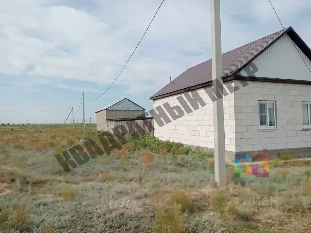 Дом в Калмыкия, Лаганский район, с. Буранное ул. Кирова, 7 (60 м) - Фото 0