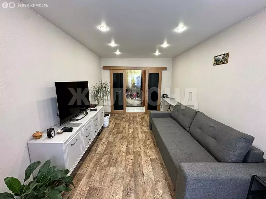 3-комнатная квартира: Тольятти, бульвар Ленина, 14А (63.8 м) - Фото 1