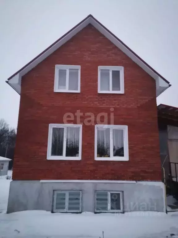 Дом в Башкортостан, Иглинский район, Акбердинский сельсовет, с. ... - Фото 1
