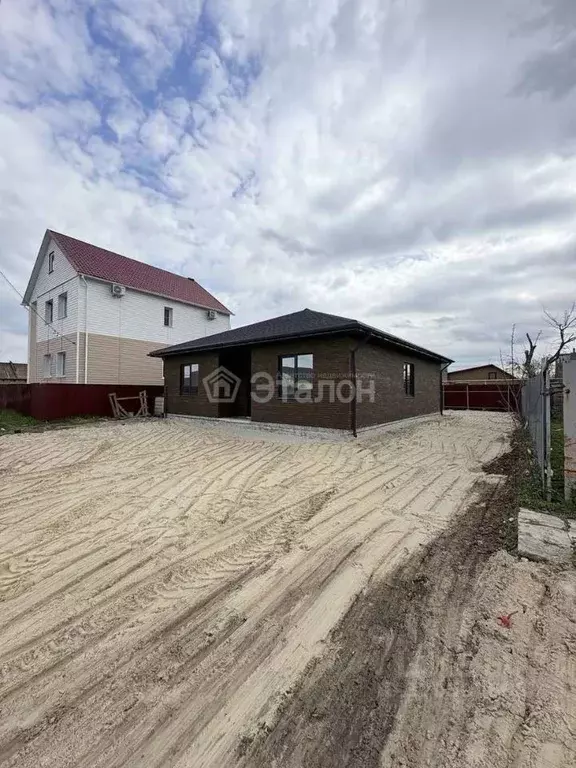Дом в Волгоградская область, Волгоград Зоологическая ул., 23 (100 м) - Фото 2