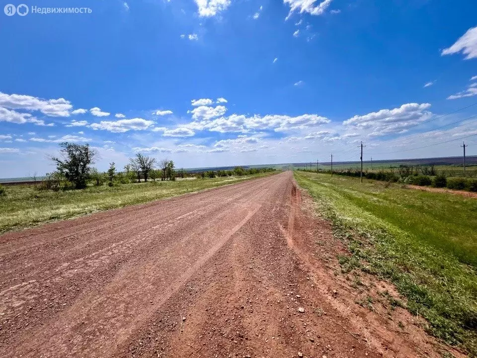 Участок в Сакмарский район, Светлый сельсовет (400 м) - Фото 0