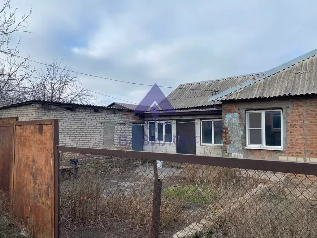 Дом в Ростовская область, Волгодонск пер. 8 Марта, 29 (100 м) - Фото 1