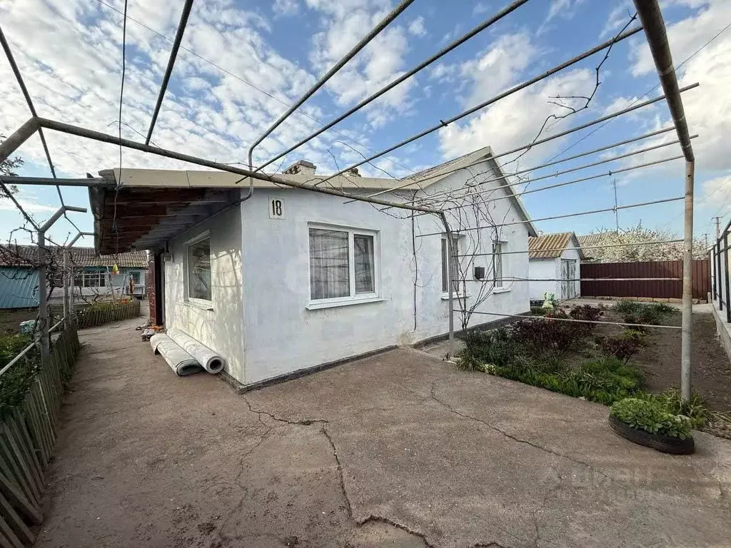 Дом в Крым, Черноморский район, с. Новоивановка ул. Садовая, 18 (59 м) - Фото 1