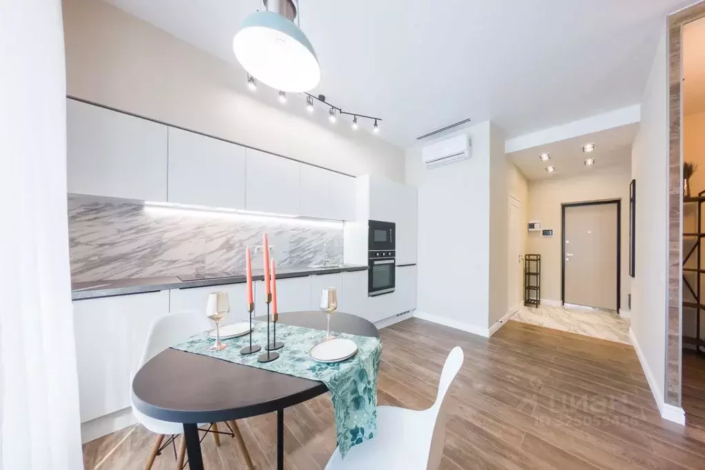 Студия Свердловская область, Екатеринбург ул. Радищева, 24 (50.0 м) - Фото 1