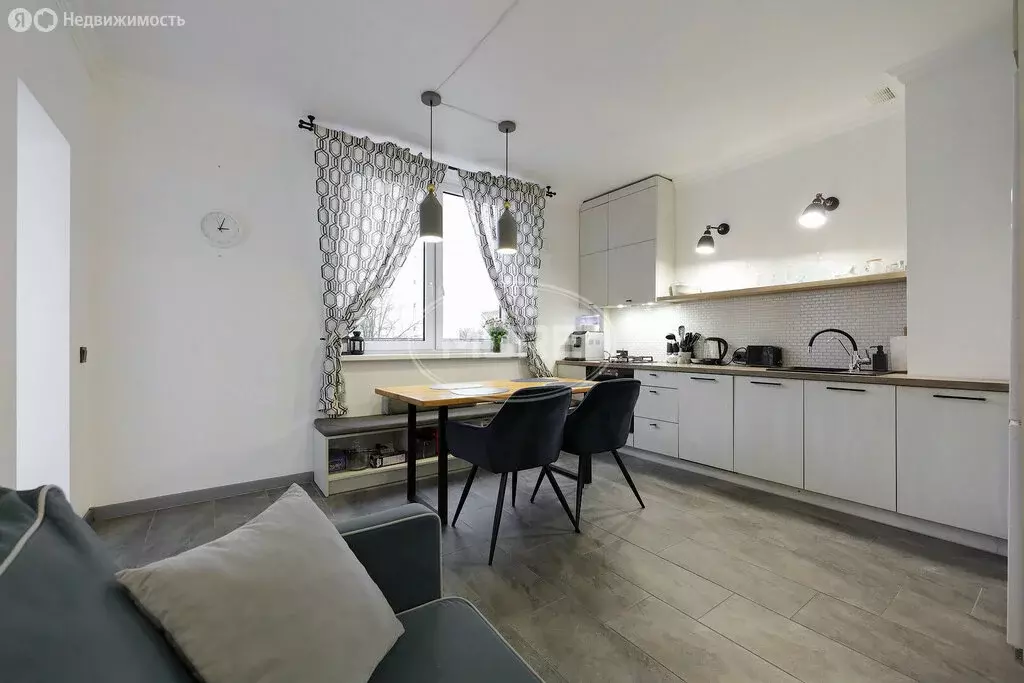 3-комнатная квартира: Калининград, Воздушный переулок, 1 (72.7 м) - Фото 1