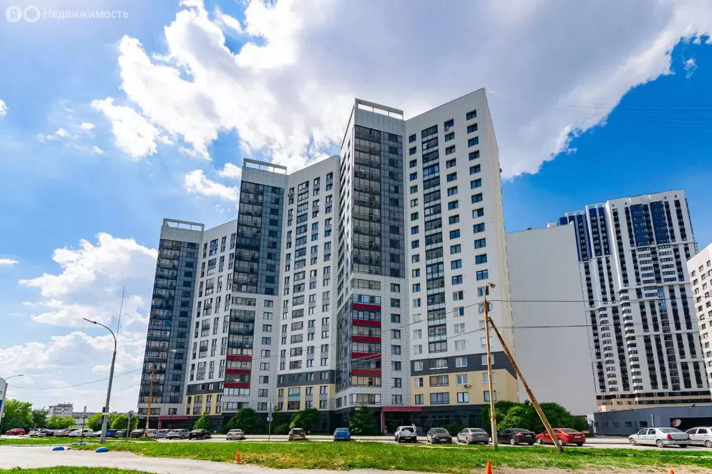 2-комнатная квартира: Екатеринбург, улица Раевского, 20 (67.7 м) - Фото 0