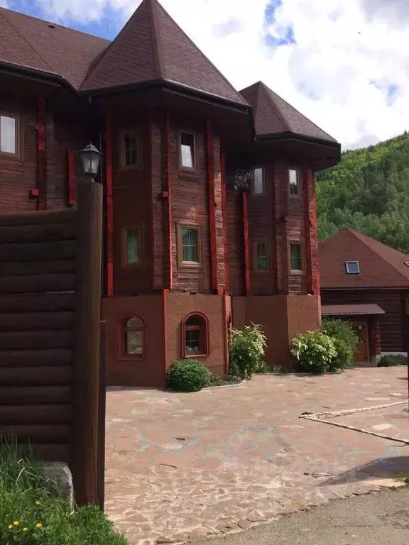 Дом в Иркутская область, Иркутский муниципальный округ, Листвянка рп ... - Фото 1