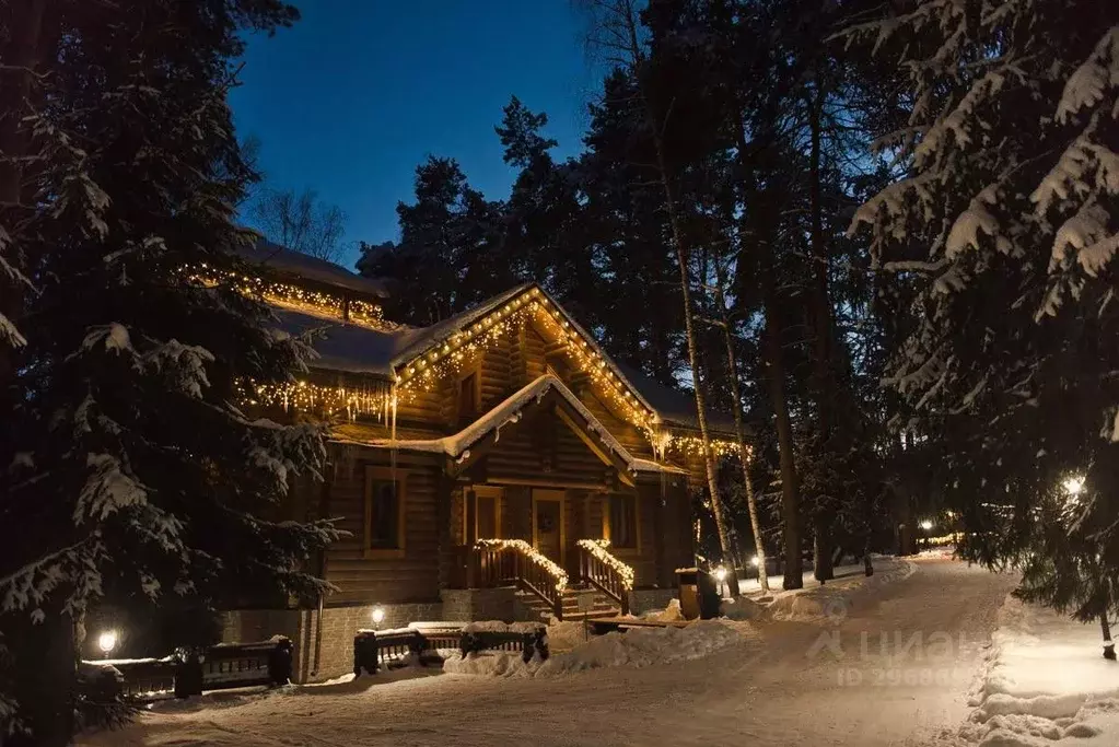 Дом в Калужская область, Тарусский район, с. Волковское  (330 м) - Фото 0