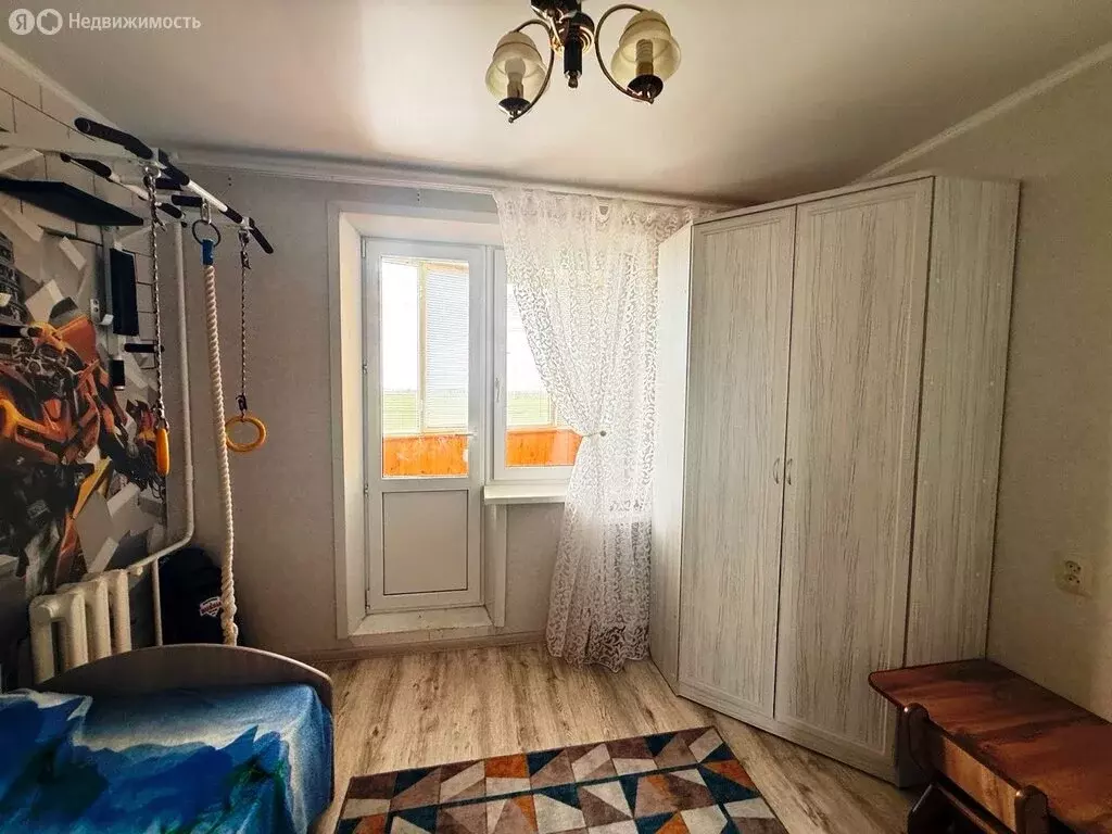 3-комнатная квартира: Нижнекамск, улица Рифката Гайнуллина, 14 (64.7 ... - Фото 1