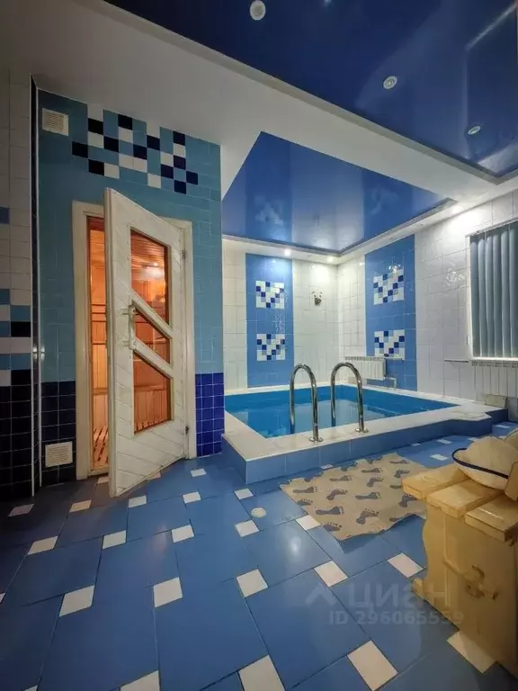 Дом в Волгоградская область, Волгоград Продольная ул., 118 (225 м) - Фото 1