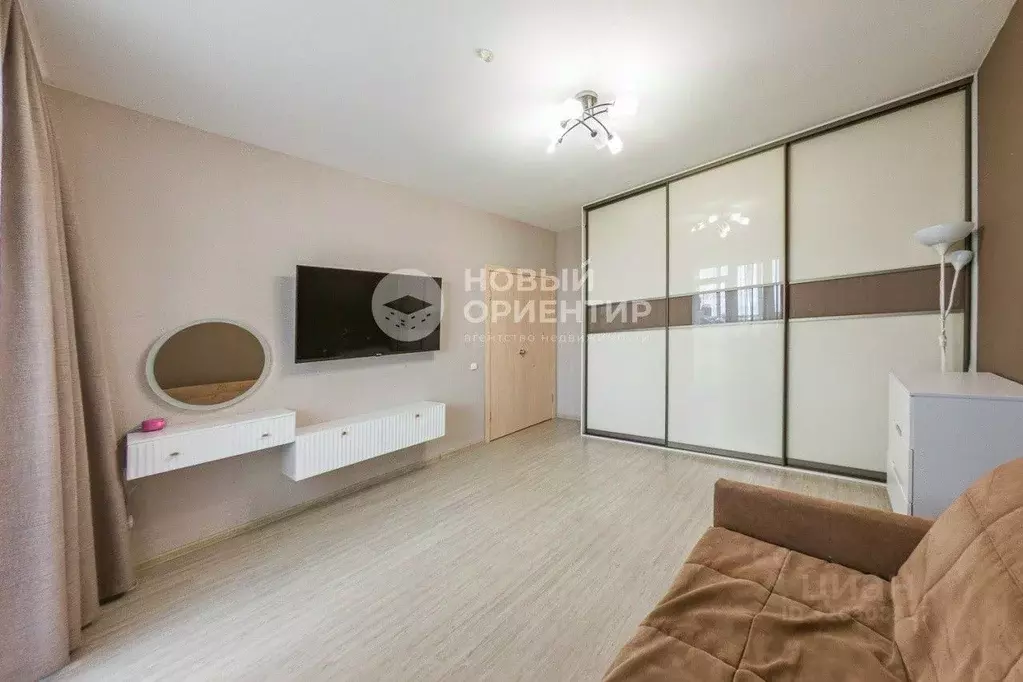 2-к кв. Свердловская область, Екатеринбург ул. Громова, 30 (67.7 м) - Фото 1