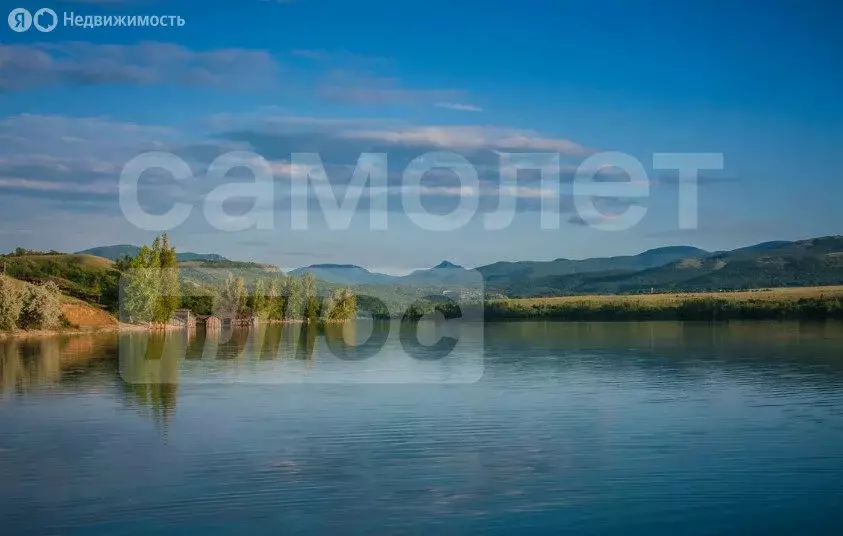 Участок в Белогорск, Набережная улица (8 м) - Фото 1