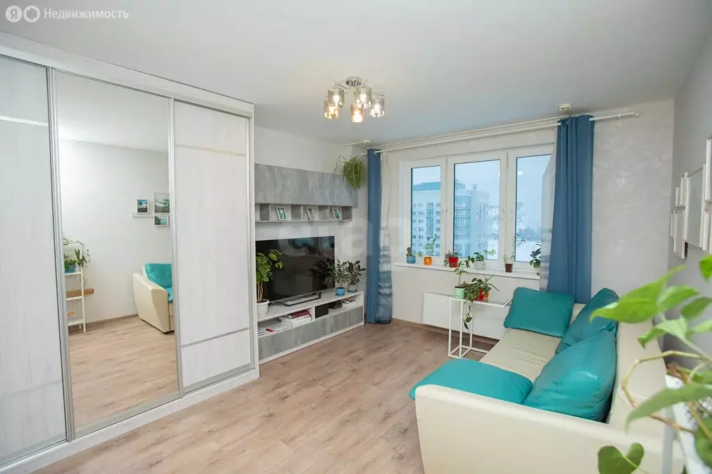 3-комнатная квартира: Нижний Новгород, Окская улица, 2 (64.3 м) - Фото 1