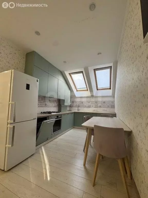 2-комнатная квартира: Калининград, улица Виктора Гакуна, 1 (70.6 м) - Фото 0