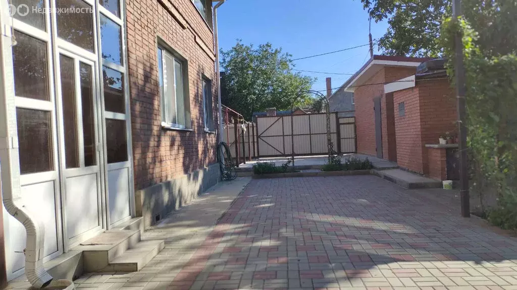 Дом в Аксай, улица Платова, 38Г (303 м) - Фото 1