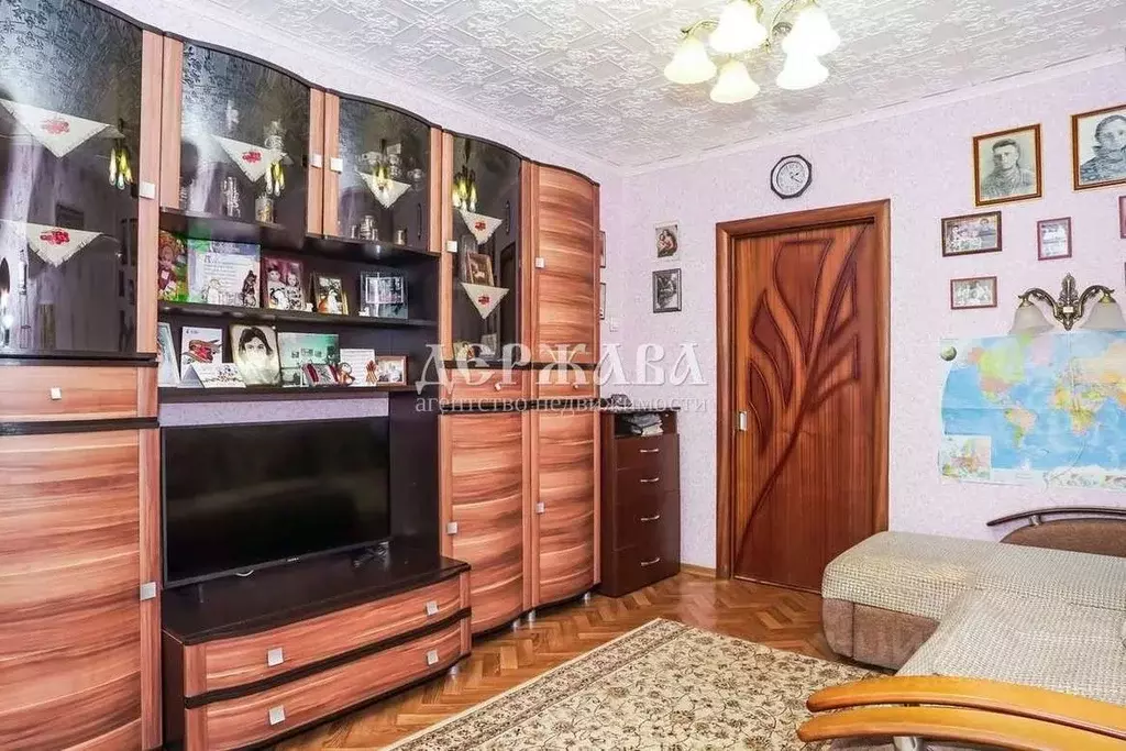 2-к кв. Белгородская область, Старый Оскол Молодогвардеец мкр, 9 (43.7 ... - Фото 0