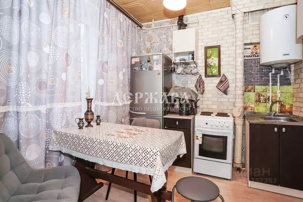 2-к кв. Белгородская область, Старый Оскол ул. Ленина, 81/2 (46.2 м) - Фото 0