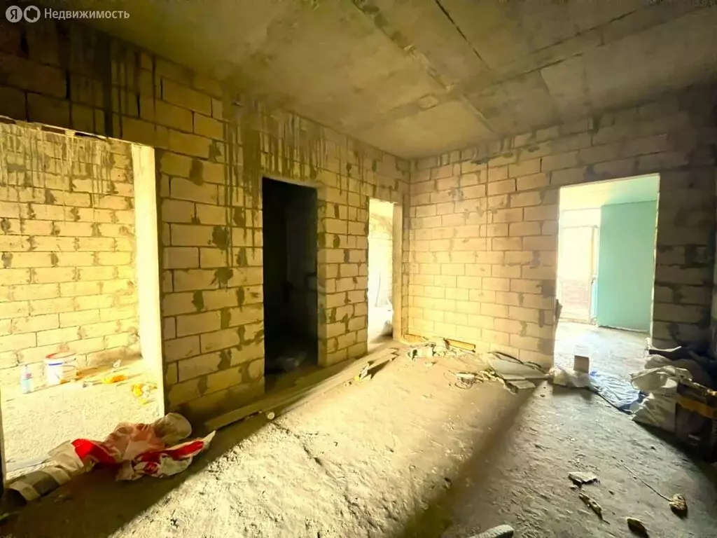 3-комнатная квартира: Махачкала, улица Устарбекова, 6 (94 м) - Фото 1