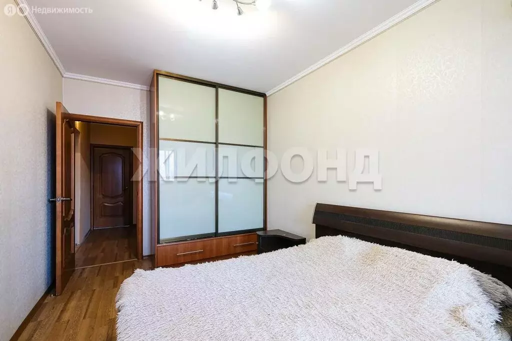 3-комнатная квартира: Новосибирск, улица Кошурникова, 8 (90 м) - Фото 1