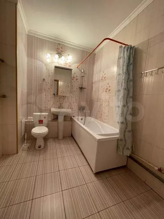 2-к. квартира, 70 м, 2/9 эт. - Фото 1