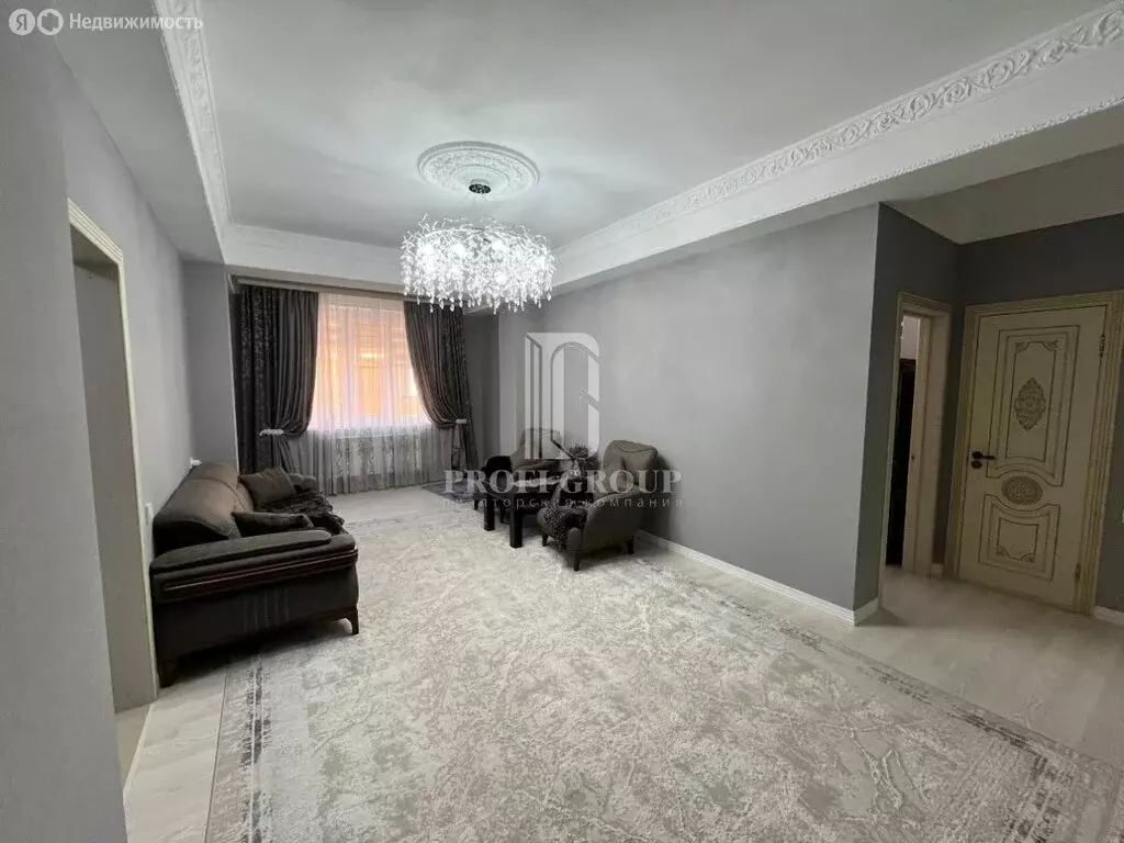 3-комнатная квартира: Махачкала, Хивская улица, 27В (100 м) - Фото 2