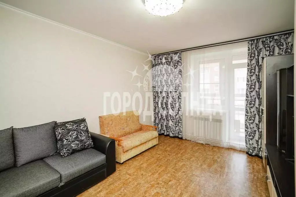 3-к кв. Омская область, Омск просп. Комарова, 14к1 (86.3 м) - Фото 1