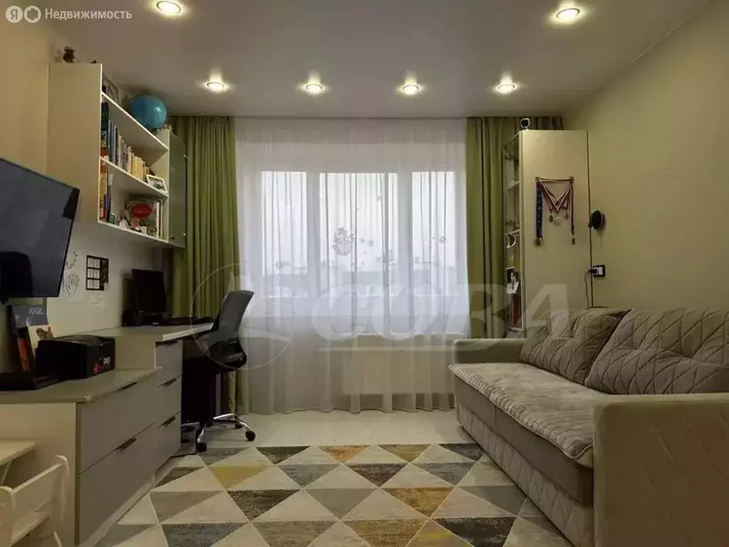 2-комнатная квартира: Тюмень, улица Валентины Трофимовой, 2к1 (67.8 м) - Фото 1