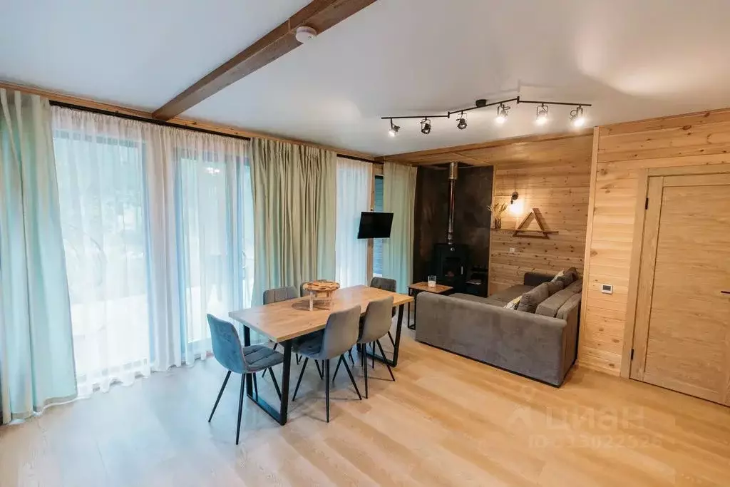 Дом в Алтай, Чемальский район, Урочище Каратурук тер. 3 (80 м) - Фото 1