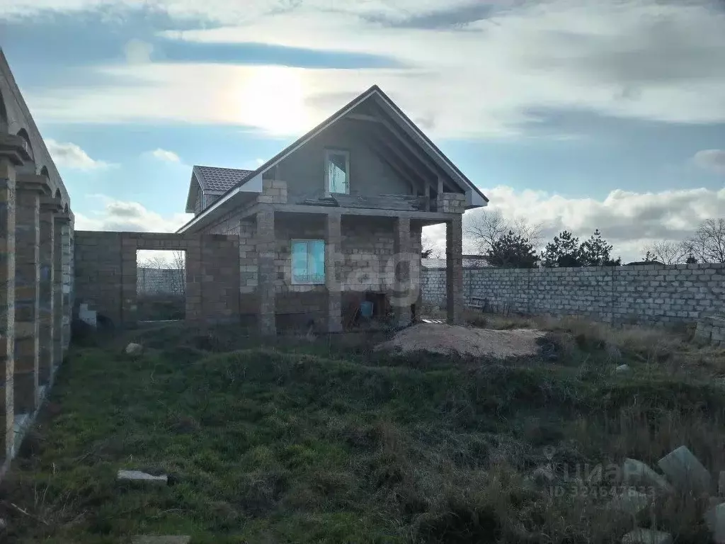 Участок в Крым, Ленинский район, Семисотское с/пос, с. Каменское ул. ... - Фото 1