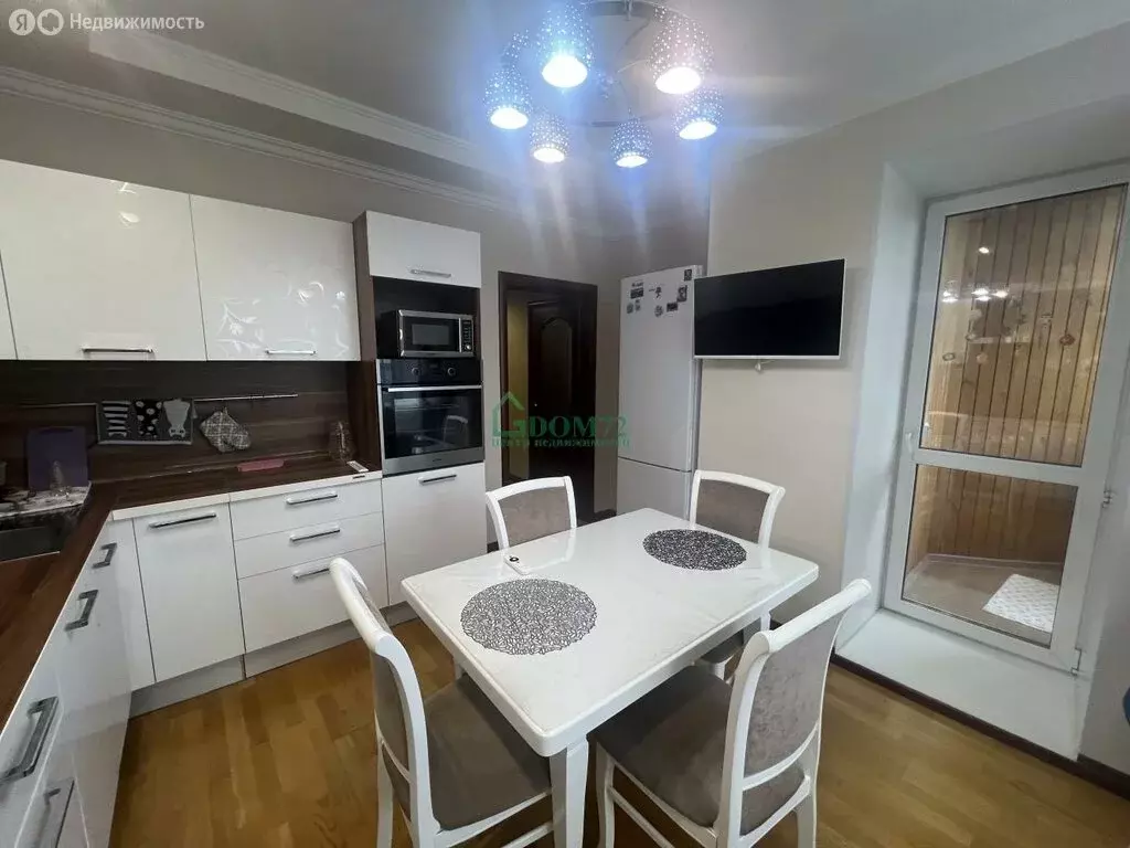 2-комнатная квартира: Тобольск, микрорайон 3Б, 17 (78 м) - Фото 0