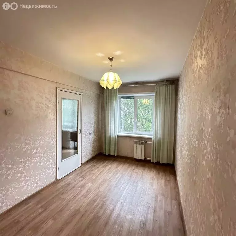 3-комнатная квартира: Усолье-Сибирское, улица Луначарского, 3 (55.9 м) - Фото 1