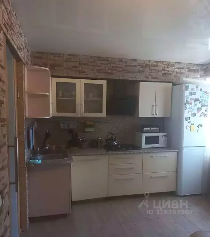 2-к кв. Волгоградская область, Волгоград ул. Глазкова, 27 (50.0 м) - Фото 0