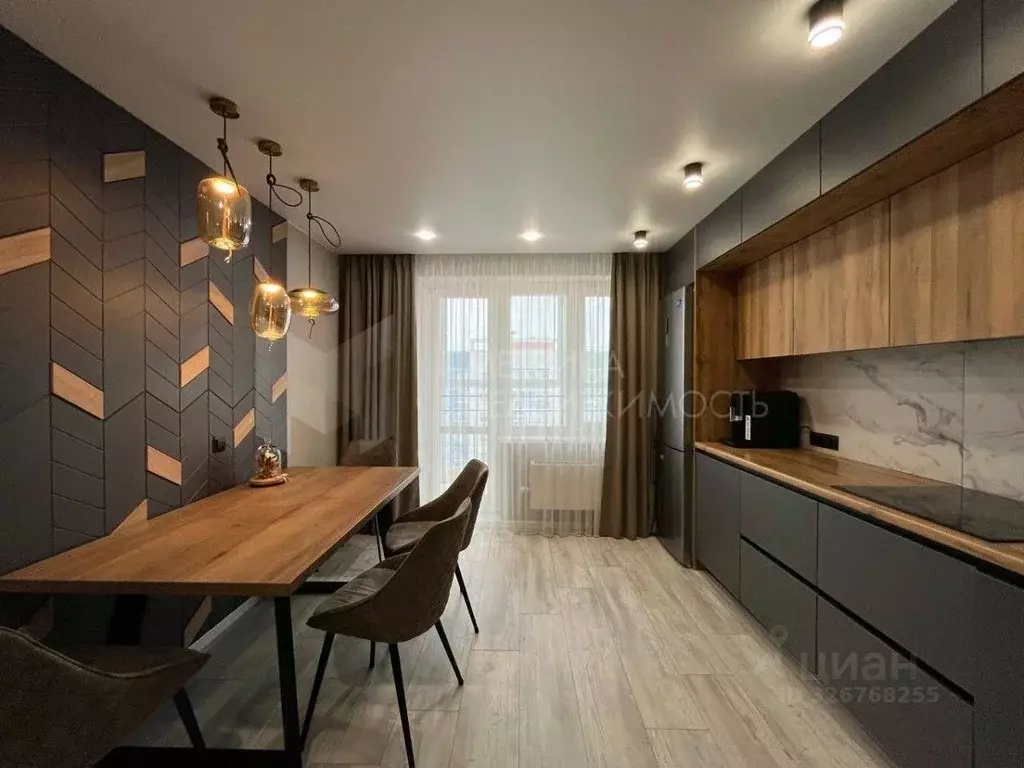 3-к кв. Тюменская область, Тюмень ул. Александра Митинского, 7 (92.8 ... - Фото 1