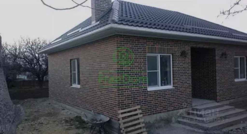 Дом в Белгородская область, Корочанский район, Погореловское с/пос, с. ... - Фото 1