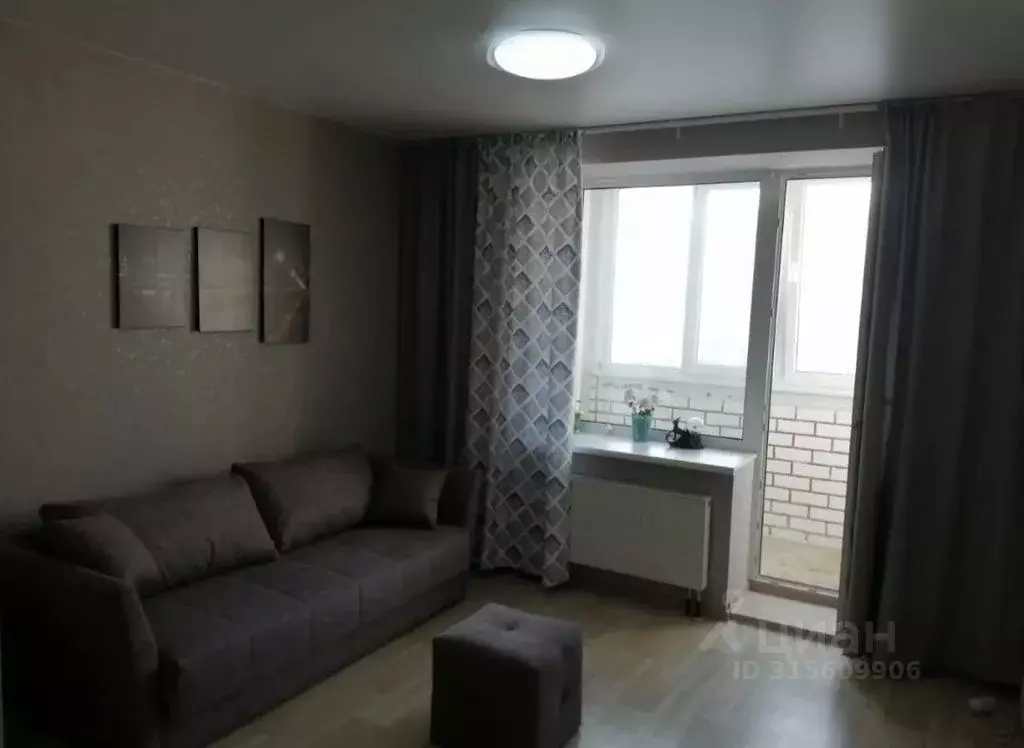 2-к кв. Алтайский край, Барнаул ул. Антона Петрова, 221Г/2 (40.0 м) - Фото 0