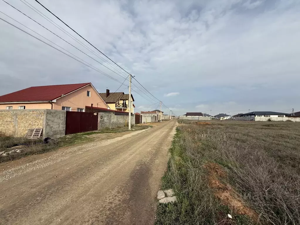 Участок в Крым, Сакский район, с. Уютное ул. Молодежная, 29 (8.0 сот.) - Фото 1