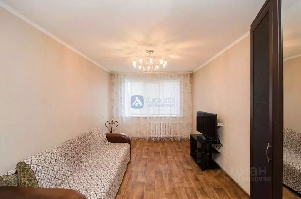 2-к кв. Тюменская область, Тюмень ул. Елизарова, 49 (53.5 м) - Фото 0