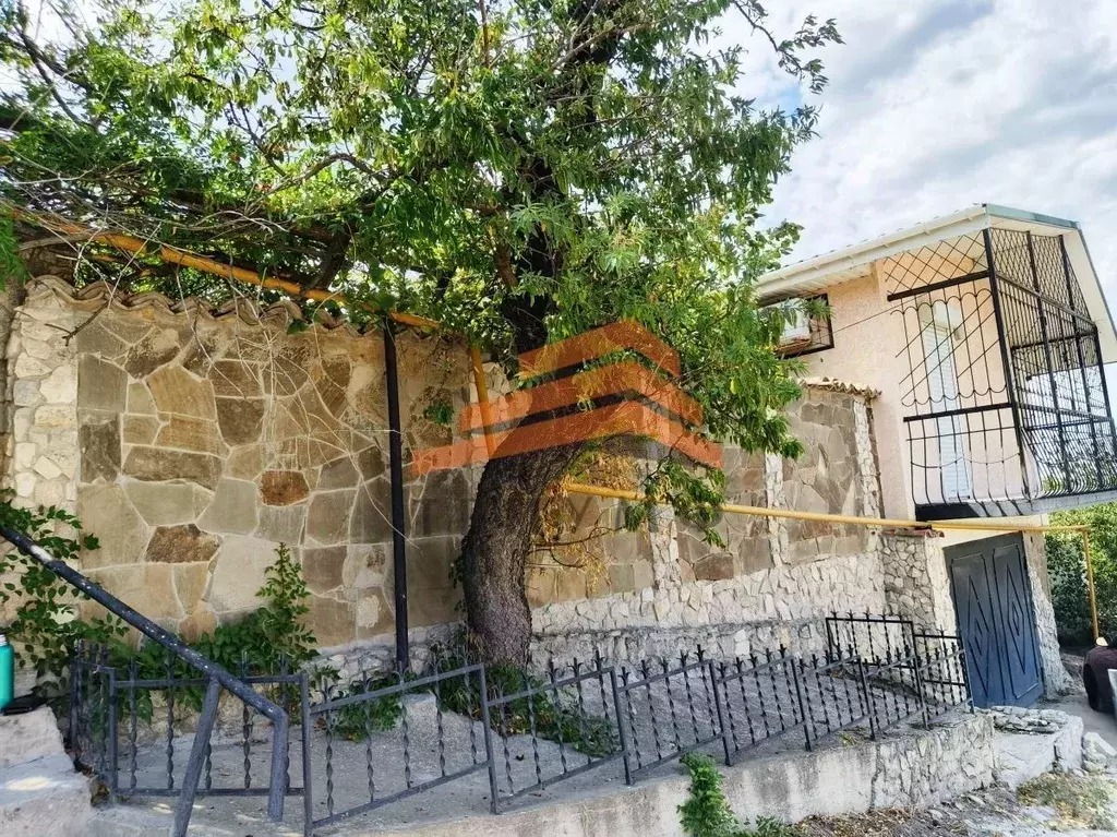 Дом в Крым, Феодосия ул. Стахановская (201 м) - Фото 1