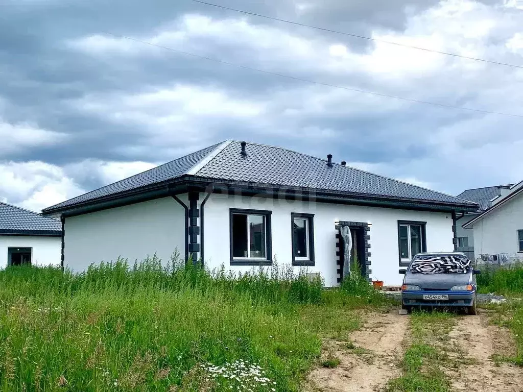 Дом в Свердловская область, Полевской муниципальный округ, с. ... - Фото 1